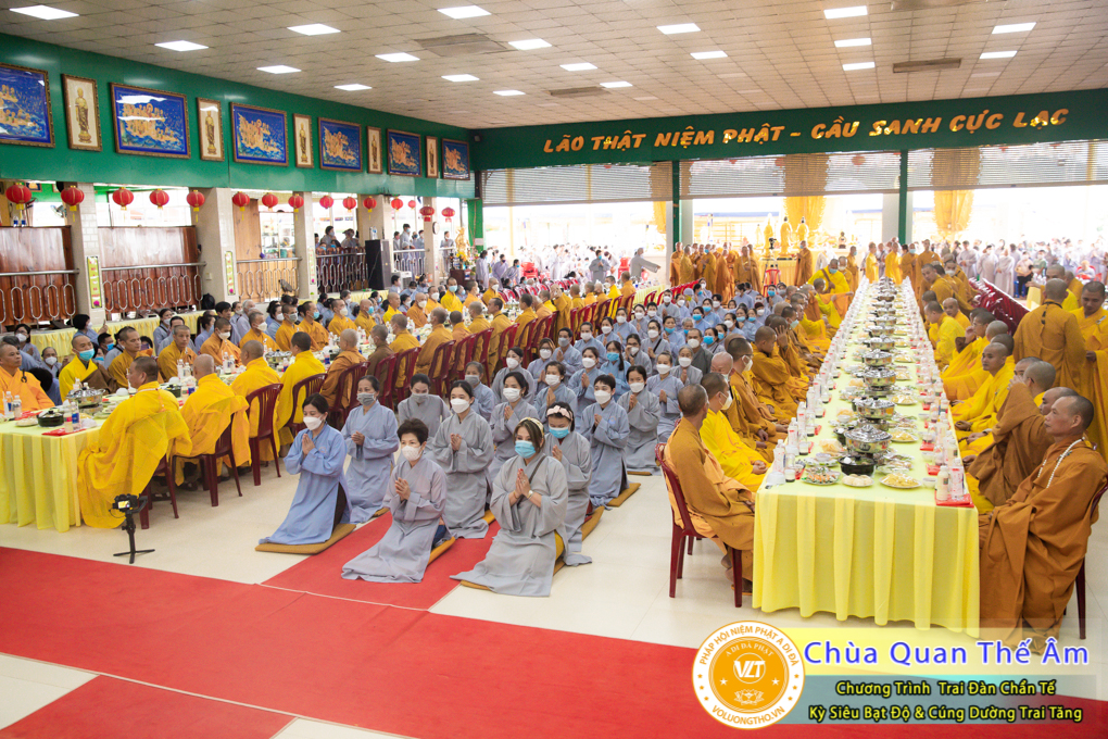 hinh-anh-trai-dan-chan-te-cung-duong-trai-tang-ngay-24-04-chua-quan-the-am-duc-trong-lam-dong-90.jpg