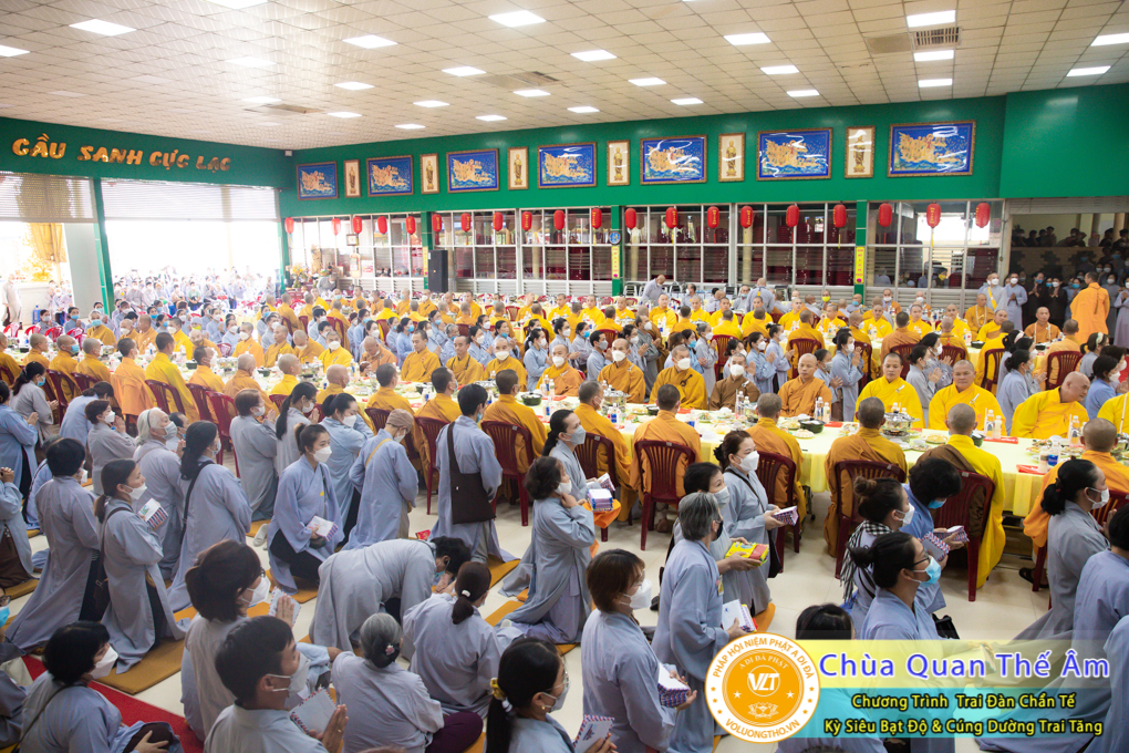 hinh-anh-trai-dan-chan-te-cung-duong-trai-tang-ngay-24-04-chua-quan-the-am-duc-trong-lam-dong-91.jpg