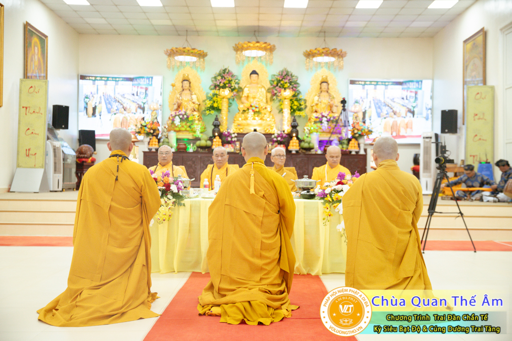 hinh-anh-trai-dan-chan-te-cung-duong-trai-tang-ngay-24-04-chua-quan-the-am-duc-trong-lam-dong-92.jpg