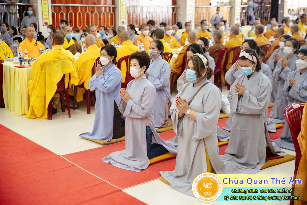 hinh-anh-trai-dan-chan-te-cung-duong-trai-tang-ngay-24-04-chua-quan-the-am-duc-trong-lam-dong-95.jpg