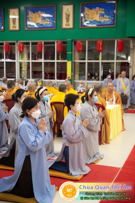 hinh-anh-trai-dan-chan-te-cung-duong-trai-tang-ngay-24-04-chua-quan-the-am-duc-trong-lam-dong-97.jpg