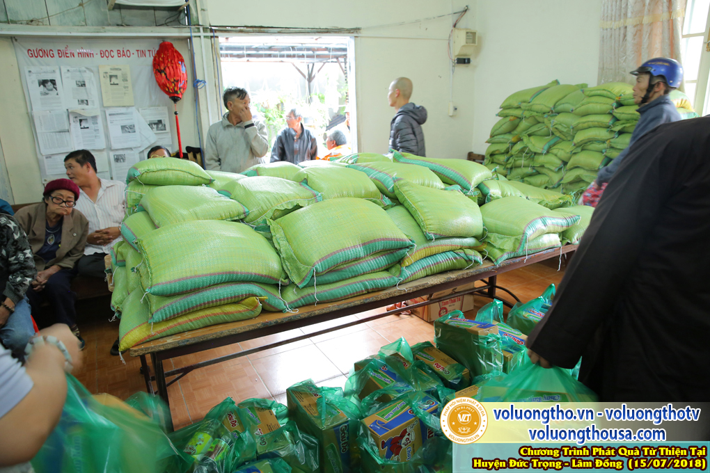 hinh-anh-tu-thien-tai-duc-trong-ngay-15-7-2018-chua-quan-the-am-duc-trong-lam-dong-12.jpg