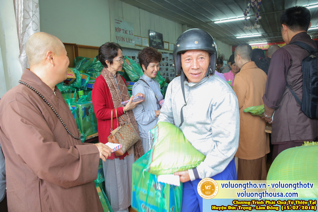 hinh-anh-tu-thien-tai-duc-trong-ngay-15-7-2018-chua-quan-the-am-duc-trong-lam-dong-13.jpg