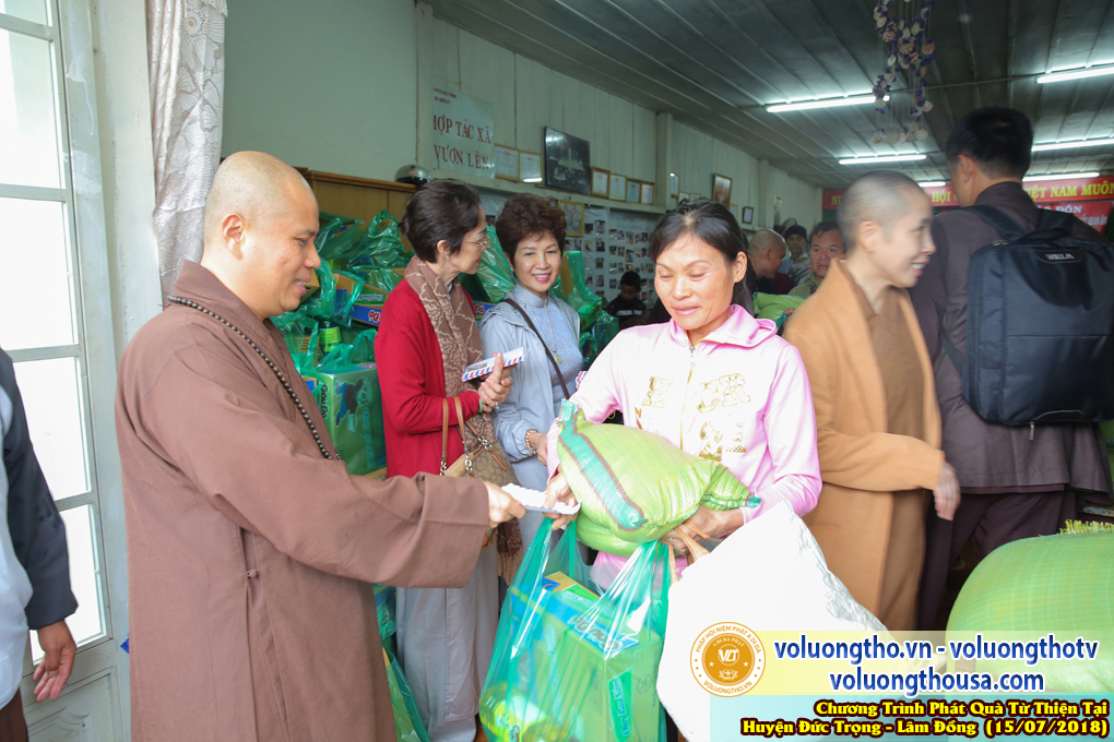 hinh-anh-tu-thien-tai-duc-trong-ngay-15-7-2018-chua-quan-the-am-duc-trong-lam-dong-14.jpg