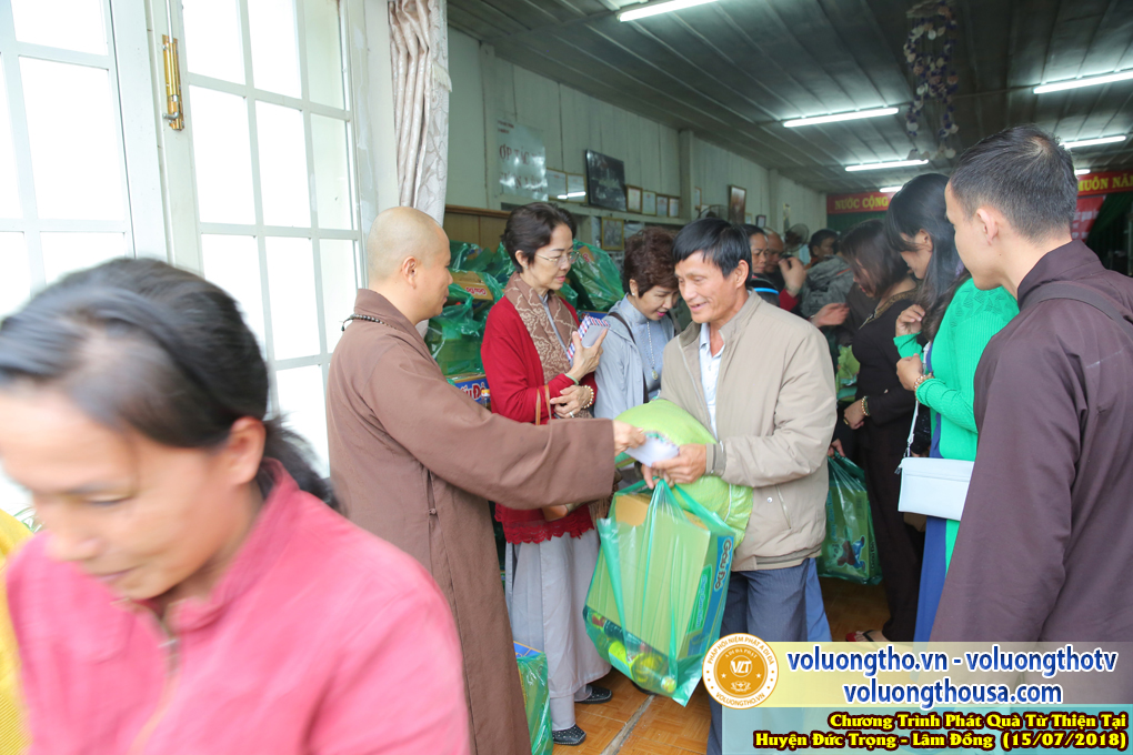 hinh-anh-tu-thien-tai-duc-trong-ngay-15-7-2018-chua-quan-the-am-duc-trong-lam-dong-15.jpg