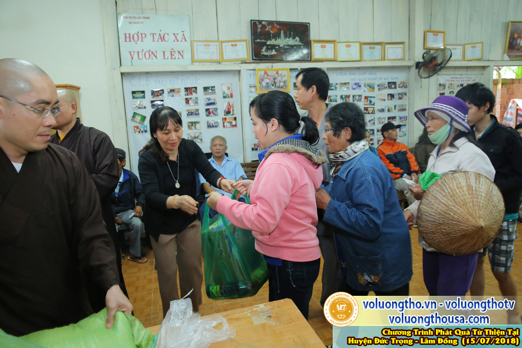 hinh-anh-tu-thien-tai-duc-trong-ngay-15-7-2018-chua-quan-the-am-duc-trong-lam-dong-16.jpg