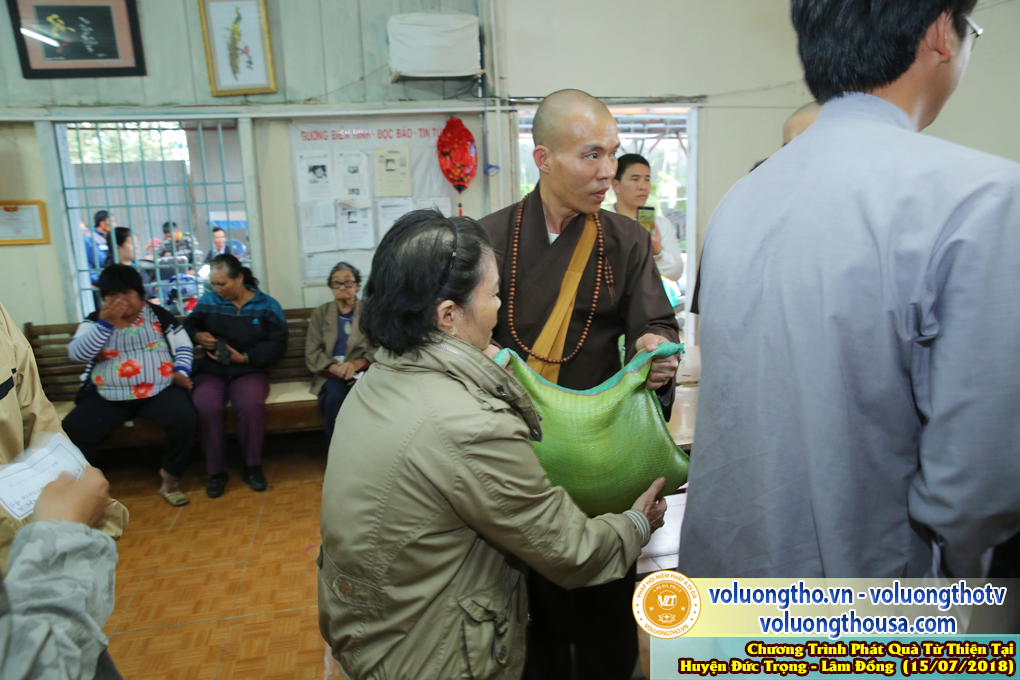 hinh-anh-tu-thien-tai-duc-trong-ngay-15-7-2018-chua-quan-the-am-duc-trong-lam-dong-18.jpg