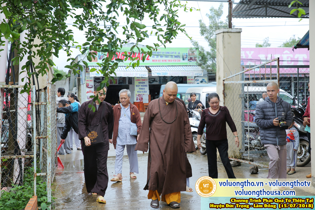 hinh-anh-tu-thien-tai-duc-trong-ngay-15-7-2018-chua-quan-the-am-duc-trong-lam-dong-23.jpg