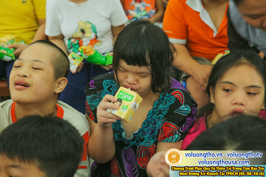 hinh-anh-tu-thien-tai-tp-hcm-ngay-5-8-2018-chua-quan-the-am-duc-trong-lam-dong-29.jpg