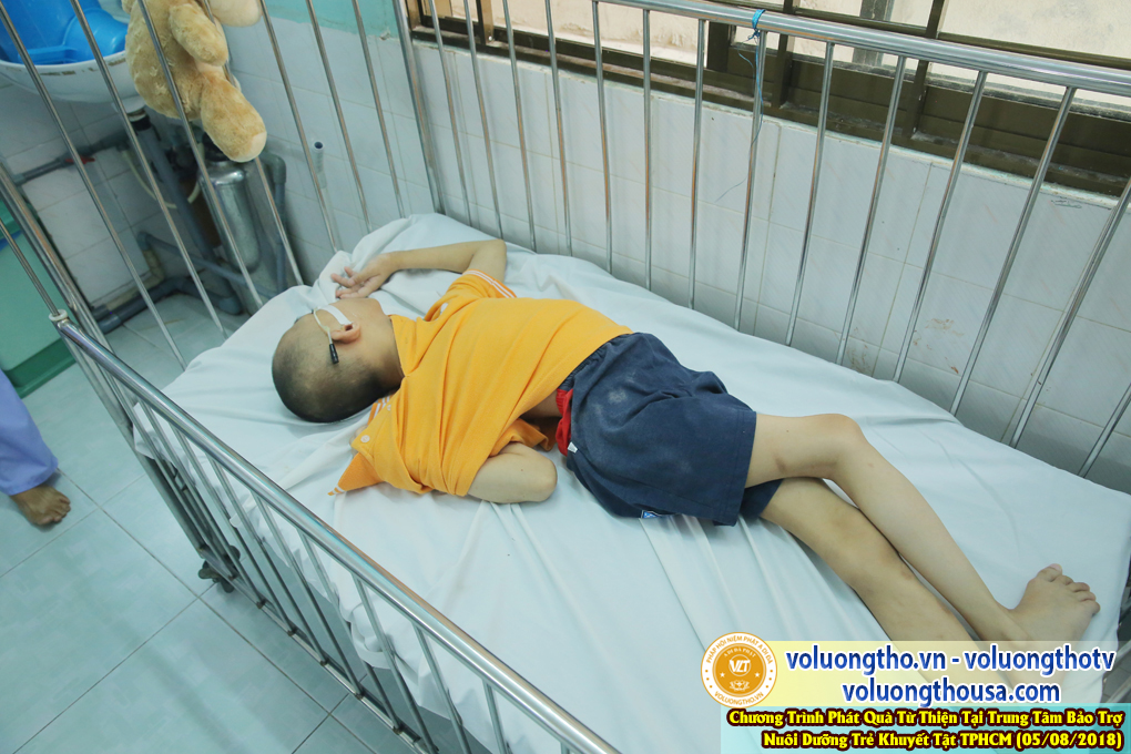hinh-anh-tu-thien-tai-tp-hcm-ngay-5-8-2018-chua-quan-the-am-duc-trong-lam-dong-45.jpg