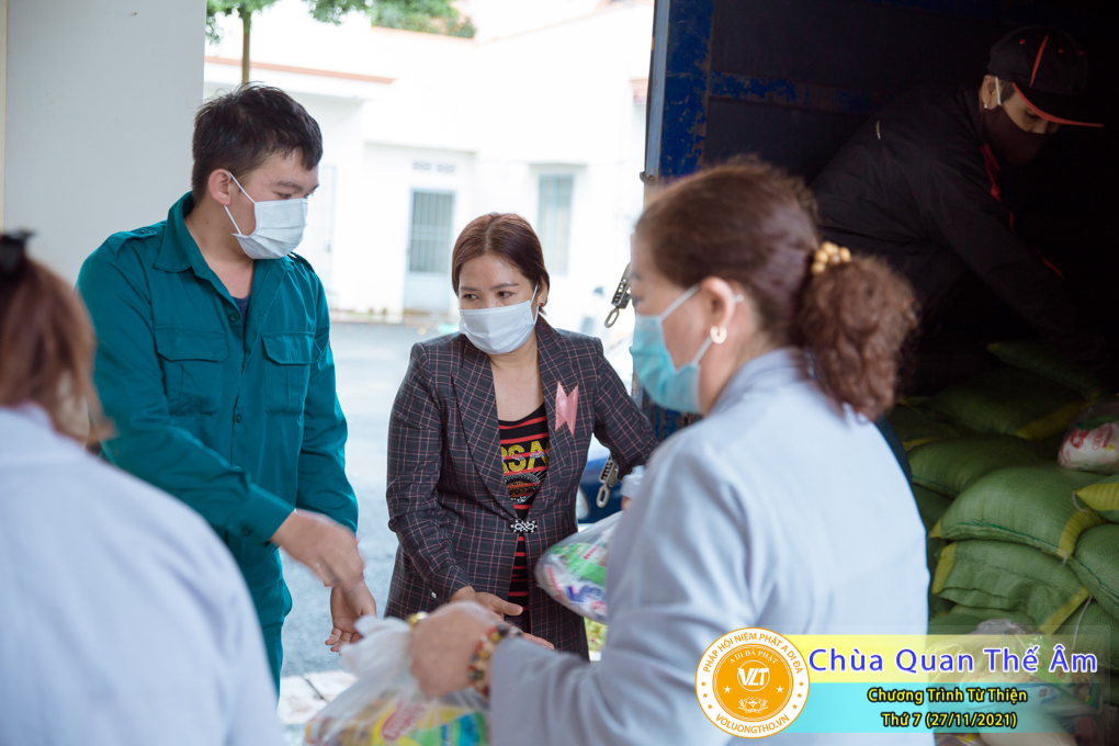 hinh-anh-tu-thien-thu-7-ngay-27-11-2021-chua-quan-the-am-duc-trong-lam-dong-13.jpg