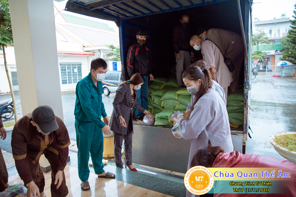hinh-anh-tu-thien-thu-7-ngay-27-11-2021-chua-quan-the-am-duc-trong-lam-dong-16.jpg