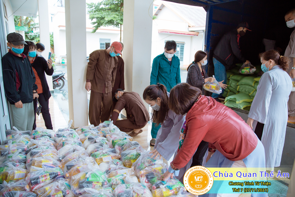 hinh-anh-tu-thien-thu-7-ngay-27-11-2021-chua-quan-the-am-duc-trong-lam-dong-17.jpg
