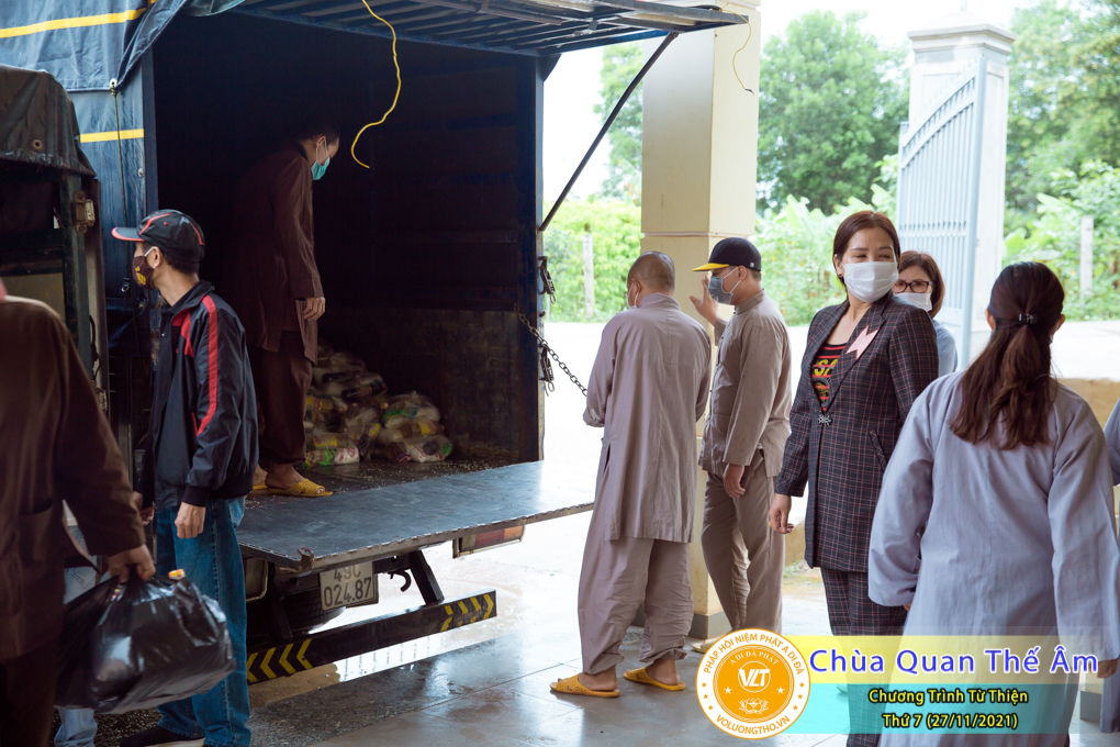 hinh-anh-tu-thien-thu-7-ngay-27-11-2021-chua-quan-the-am-duc-trong-lam-dong-22.jpg