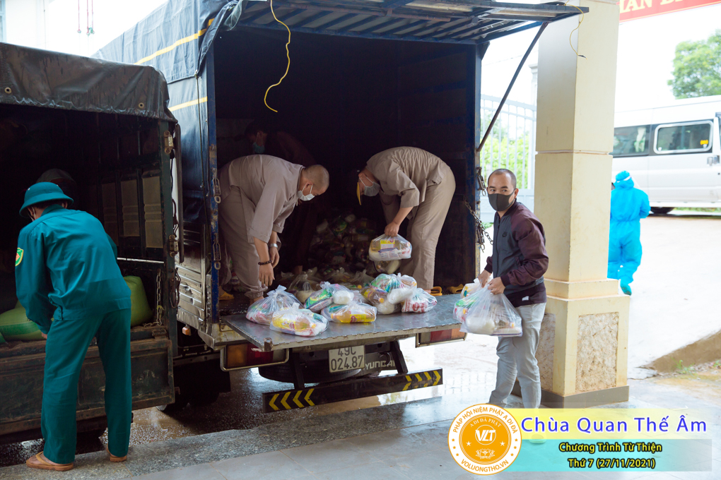 hinh-anh-tu-thien-thu-7-ngay-27-11-2021-chua-quan-the-am-duc-trong-lam-dong-23.jpg