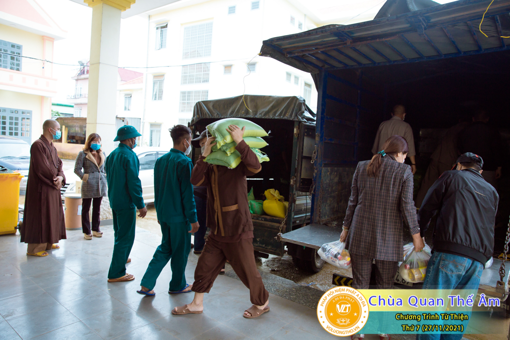 hinh-anh-tu-thien-thu-7-ngay-27-11-2021-chua-quan-the-am-duc-trong-lam-dong-29.jpg