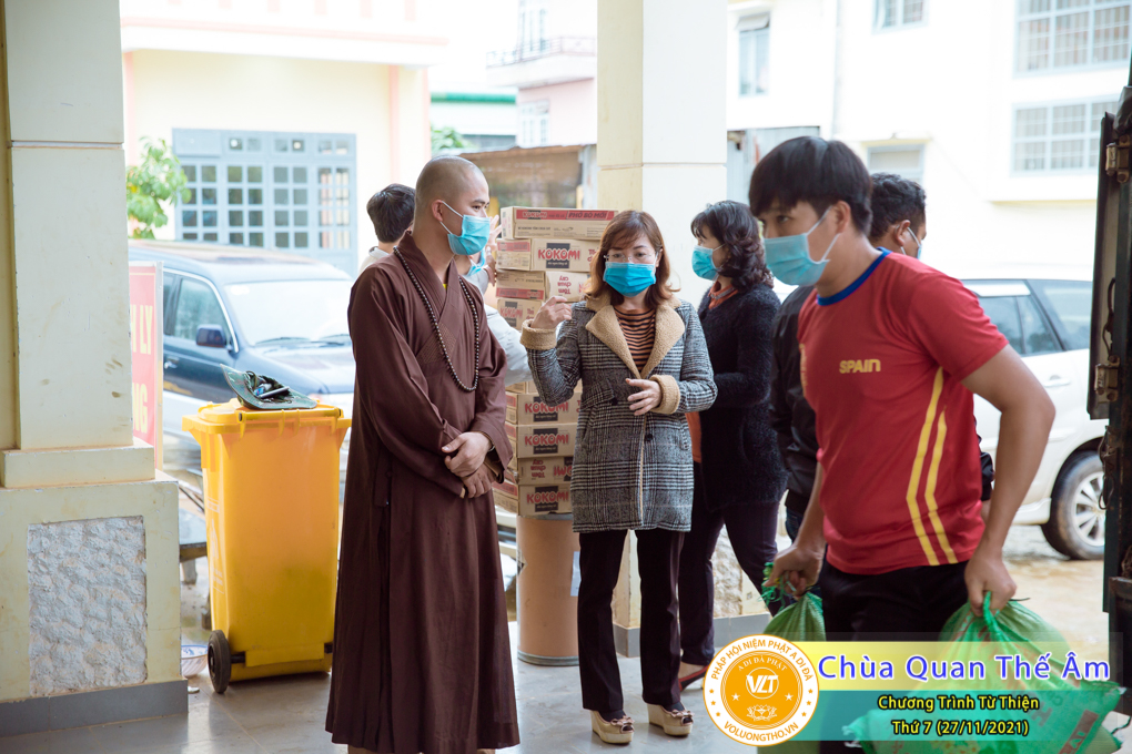 hinh-anh-tu-thien-thu-7-ngay-27-11-2021-chua-quan-the-am-duc-trong-lam-dong-30.jpg