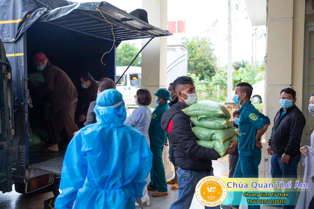 hinh-anh-tu-thien-thu-7-ngay-27-11-2021-chua-quan-the-am-duc-trong-lam-dong-33.jpg