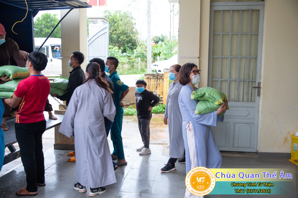 hinh-anh-tu-thien-thu-7-ngay-27-11-2021-chua-quan-the-am-duc-trong-lam-dong-34.jpg