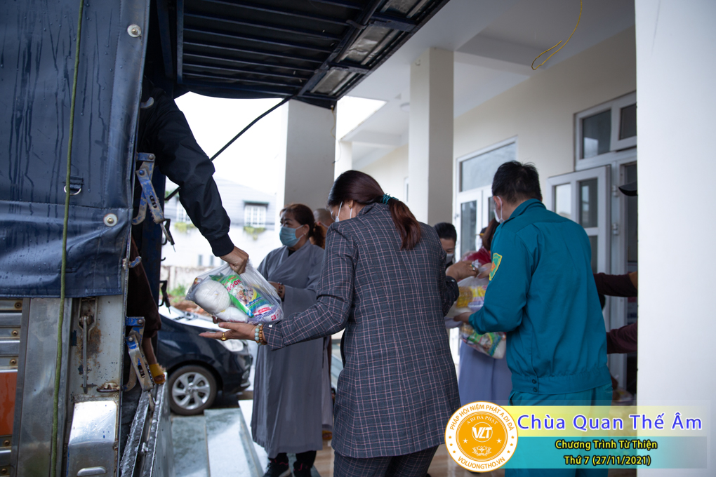 hinh-anh-tu-thien-thu-7-ngay-27-11-2021-chua-quan-the-am-duc-trong-lam-dong-6.jpg