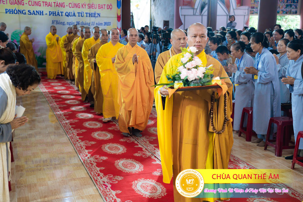 hinh-anh-tu-thien-va-phap-thoai-tai-gia-lai-ngay-26-11-2023-chua-quan-the-am-duc-trong-lam-dong-103.jpg