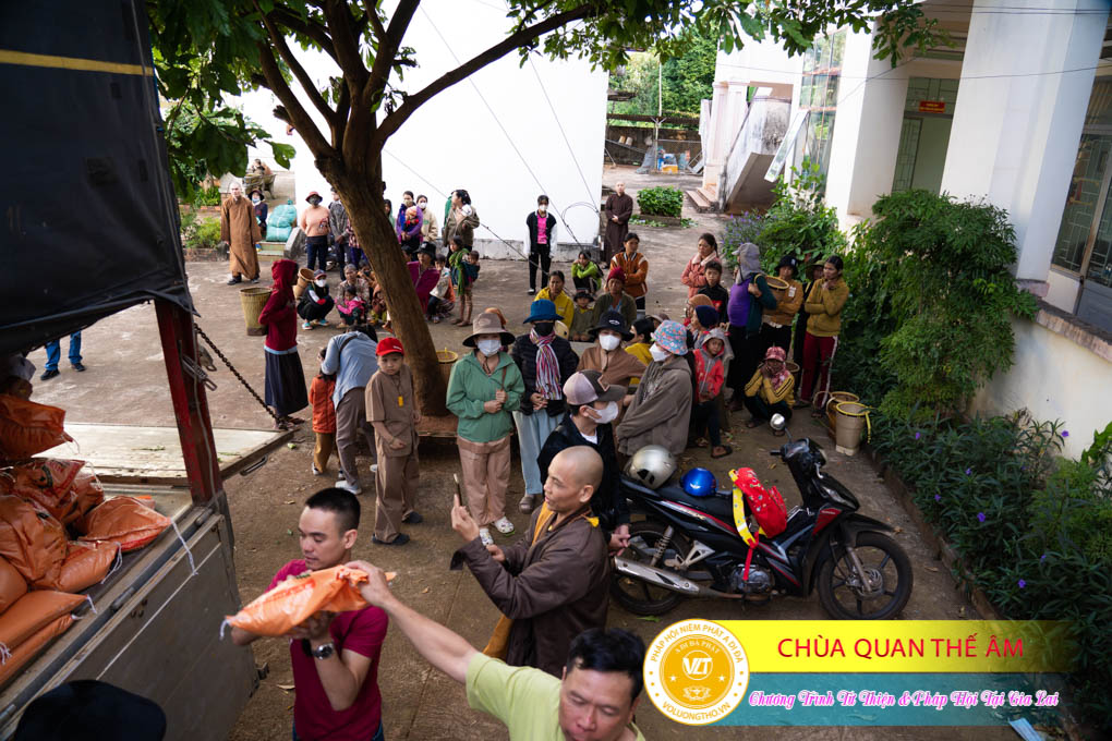 hinh-anh-tu-thien-va-phap-thoai-tai-gia-lai-ngay-26-11-2023-chua-quan-the-am-duc-trong-lam-dong-15.jpg