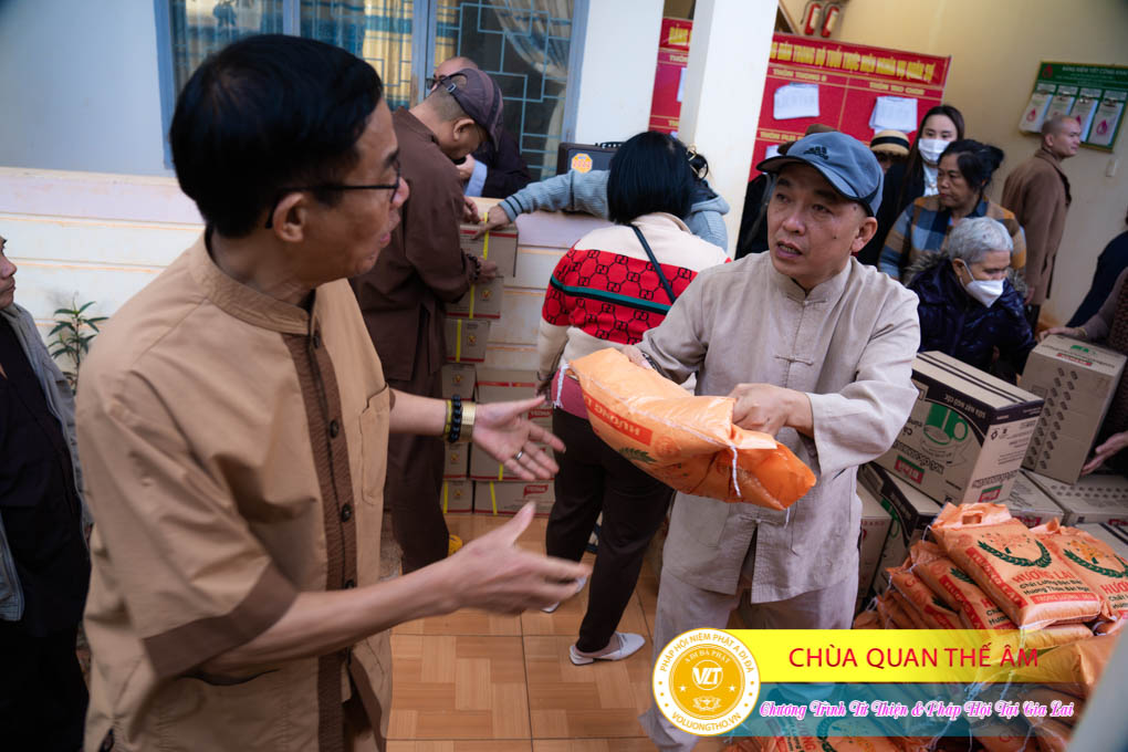 hinh-anh-tu-thien-va-phap-thoai-tai-gia-lai-ngay-26-11-2023-chua-quan-the-am-duc-trong-lam-dong-16.jpg