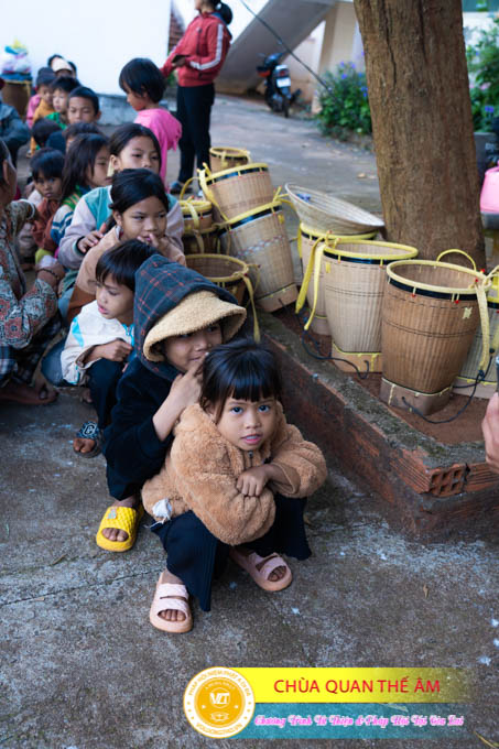 hinh-anh-tu-thien-va-phap-thoai-tai-gia-lai-ngay-26-11-2023-chua-quan-the-am-duc-trong-lam-dong-23.jpg