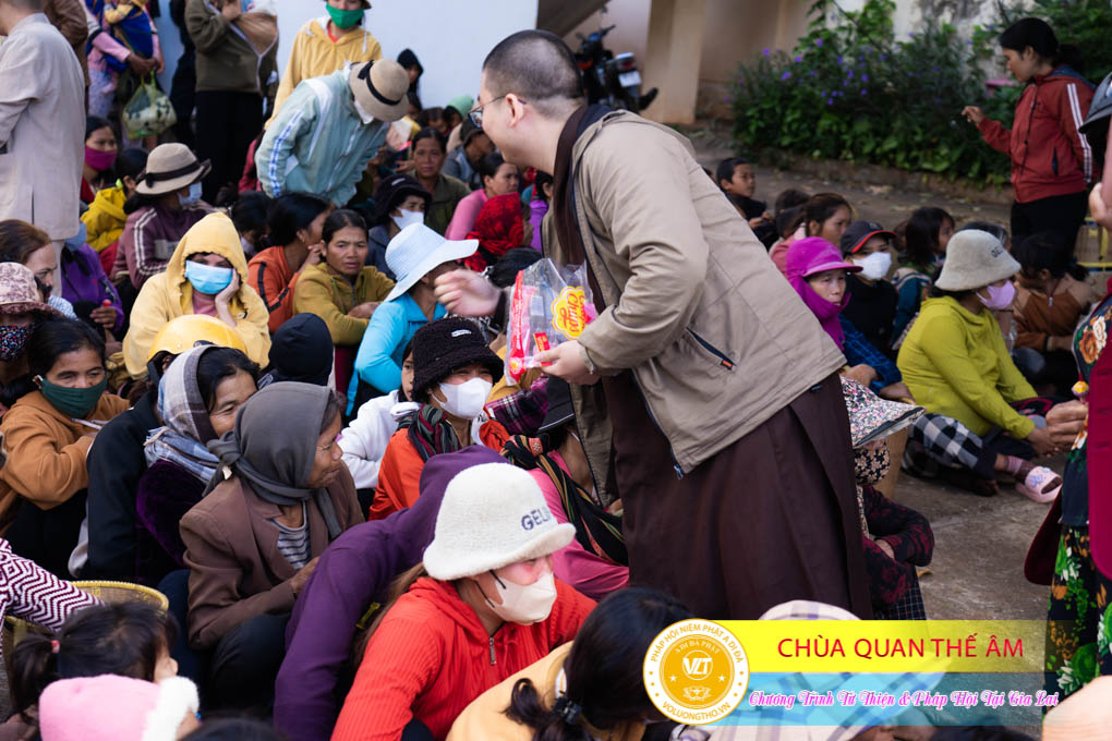 hinh-anh-tu-thien-va-phap-thoai-tai-gia-lai-ngay-26-11-2023-chua-quan-the-am-duc-trong-lam-dong-30.jpg