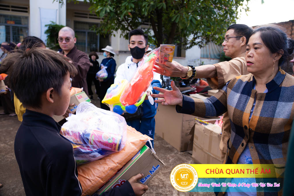 hinh-anh-tu-thien-va-phap-thoai-tai-gia-lai-ngay-26-11-2023-chua-quan-the-am-duc-trong-lam-dong-46.jpg