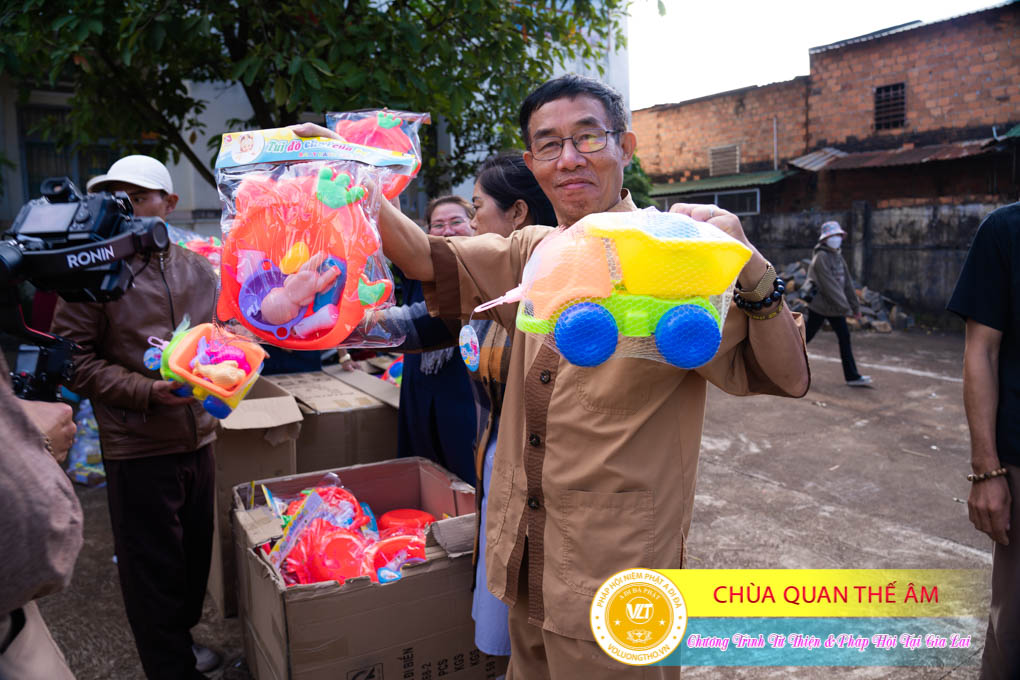 hinh-anh-tu-thien-va-phap-thoai-tai-gia-lai-ngay-26-11-2023-chua-quan-the-am-duc-trong-lam-dong-49.jpg