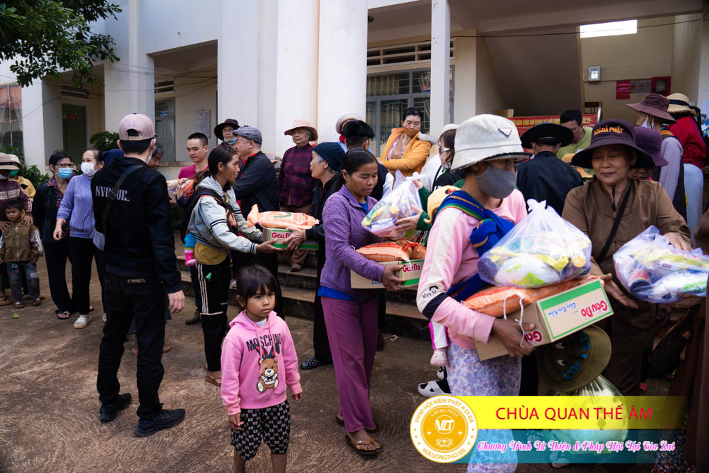 hinh-anh-tu-thien-va-phap-thoai-tai-gia-lai-ngay-26-11-2023-chua-quan-the-am-duc-trong-lam-dong-51.jpg