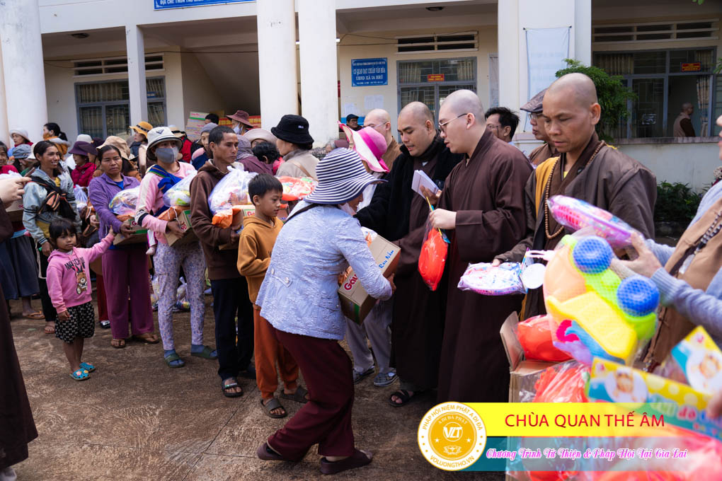 hinh-anh-tu-thien-va-phap-thoai-tai-gia-lai-ngay-26-11-2023-chua-quan-the-am-duc-trong-lam-dong-52.jpg