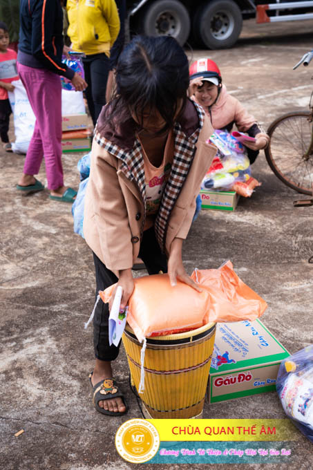 hinh-anh-tu-thien-va-phap-thoai-tai-gia-lai-ngay-26-11-2023-chua-quan-the-am-duc-trong-lam-dong-60.jpg