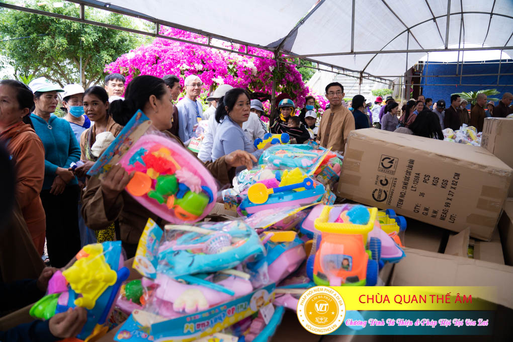 hinh-anh-tu-thien-va-phap-thoai-tai-gia-lai-ngay-26-11-2023-chua-quan-the-am-duc-trong-lam-dong-90.jpg