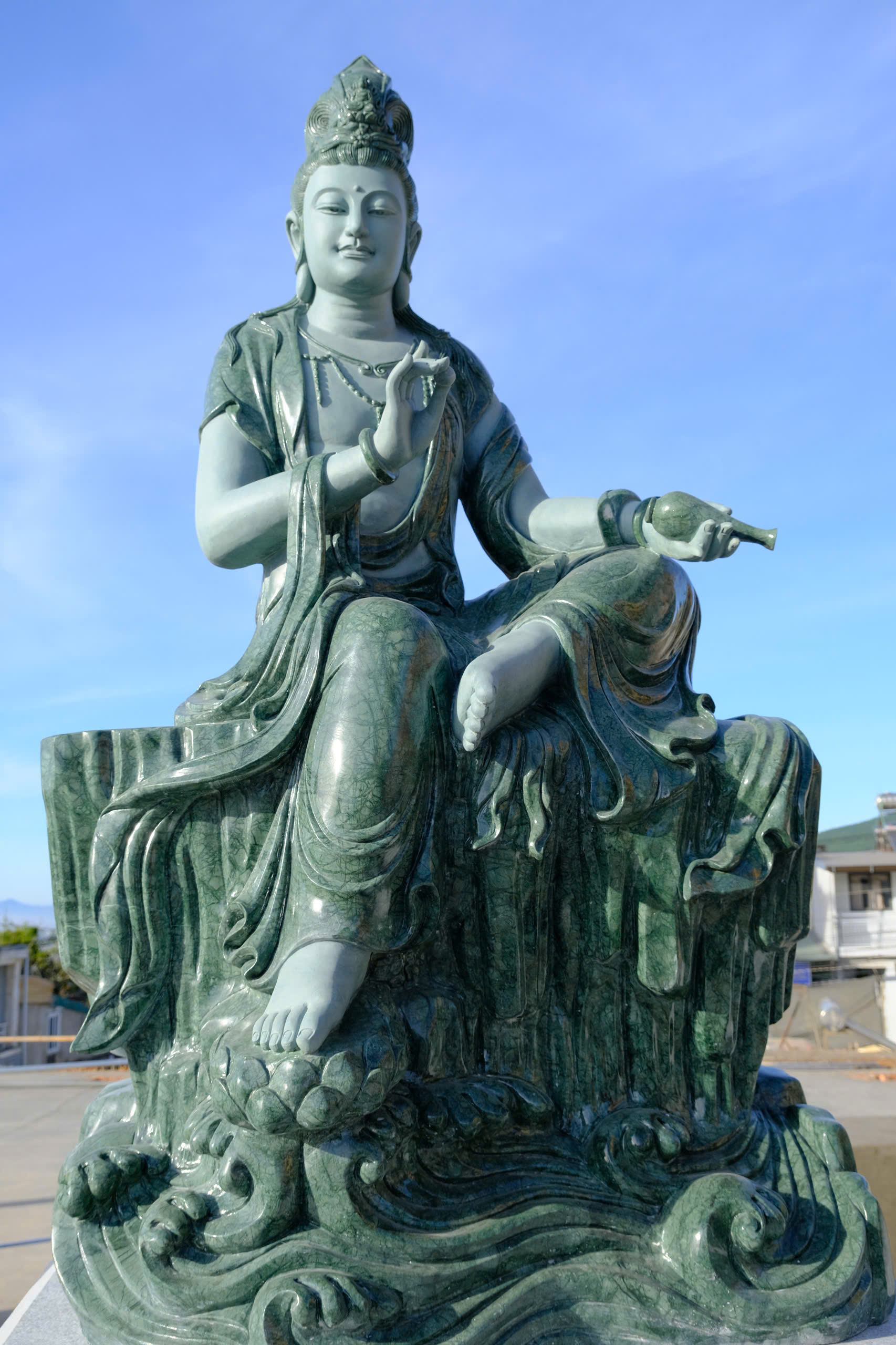 khuon-vien-tam-thanh-bang-da-va-44-tuong-quan-am-bo-tat-chua-quan-the-am-duc-trong-lam-dong-10.jpg