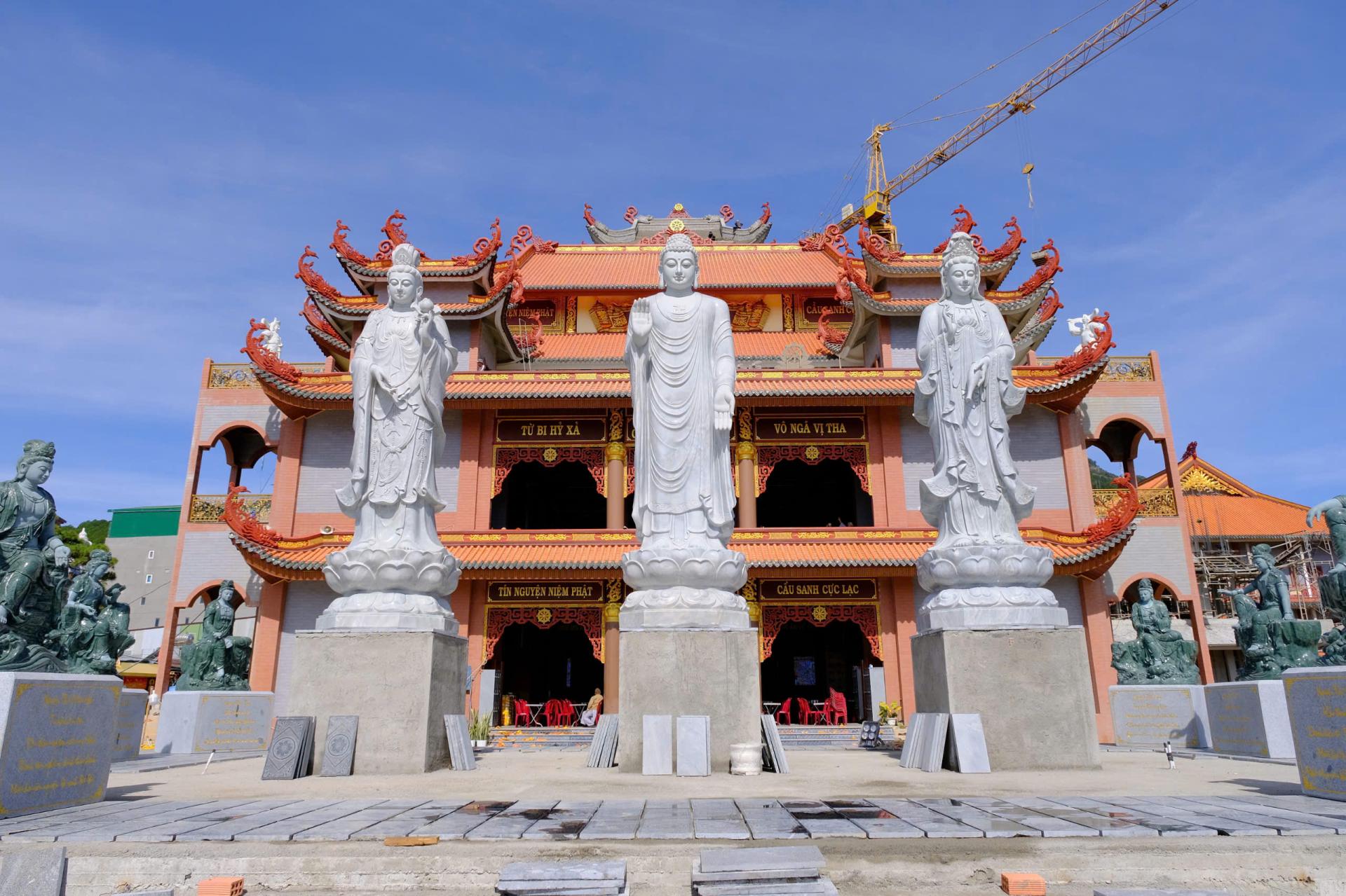 khuon-vien-tam-thanh-bang-da-va-44-tuong-quan-am-bo-tat-chua-quan-the-am-duc-trong-lam-dong-15.jpg