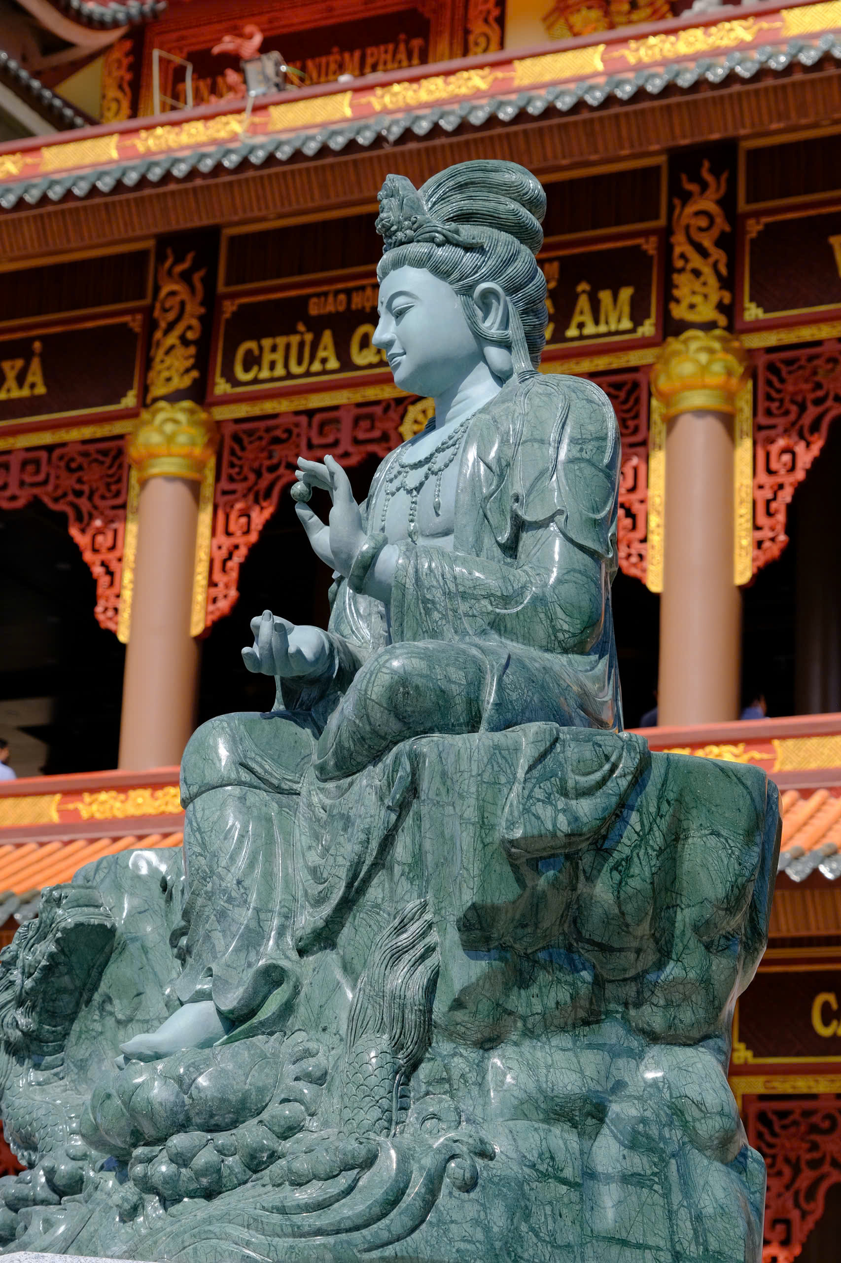 khuon-vien-tam-thanh-bang-da-va-44-tuong-quan-am-bo-tat-chua-quan-the-am-duc-trong-lam-dong-18.jpg