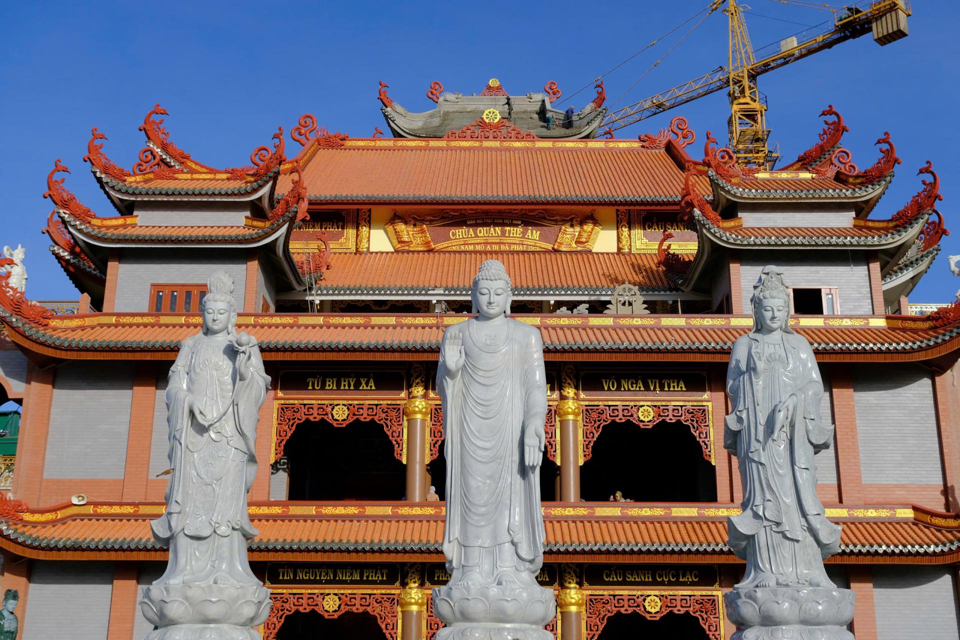 khuon-vien-tam-thanh-bang-da-va-44-tuong-quan-am-bo-tat-chua-quan-the-am-duc-trong-lam-dong-21.jpg