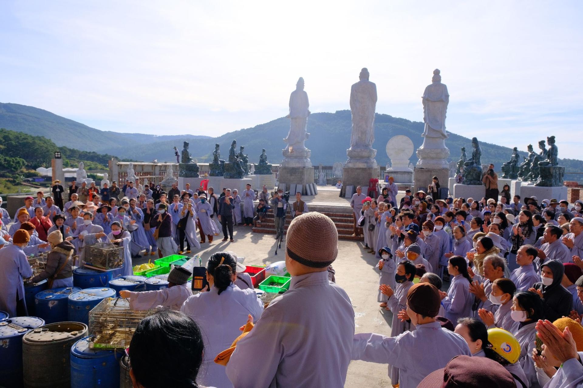 le-phong-sanh-le-tat-nien-ki-niem-25-nam-thanh-lap-chua-quan-the-am-nam-2024-20-12-giap-thin-al-chua-quan-the-am-duc-trong-lam-dong-12.jpg