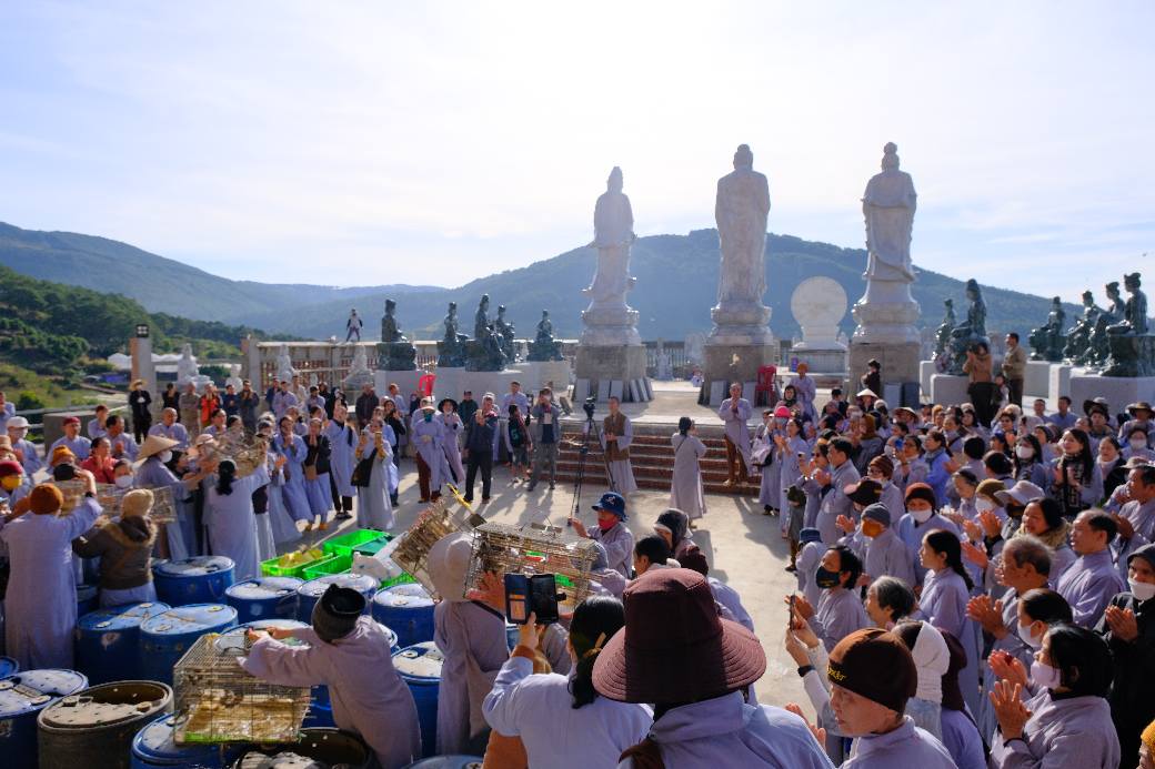 le-phong-sanh-le-tat-nien-ki-niem-25-nam-thanh-lap-chua-quan-the-am-nam-2024-20-12-giap-thin-al-chua-quan-the-am-duc-trong-lam-dong-13.jpg