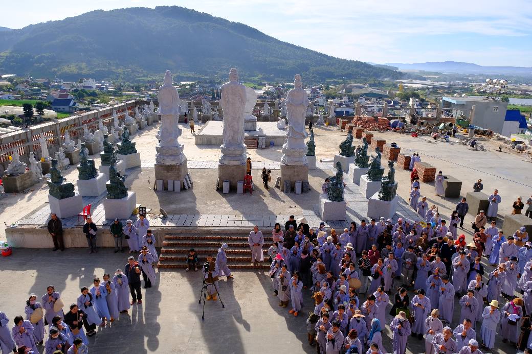 le-phong-sanh-le-tat-nien-ki-niem-25-nam-thanh-lap-chua-quan-the-am-nam-2024-20-12-giap-thin-al-chua-quan-the-am-duc-trong-lam-dong-14.jpg