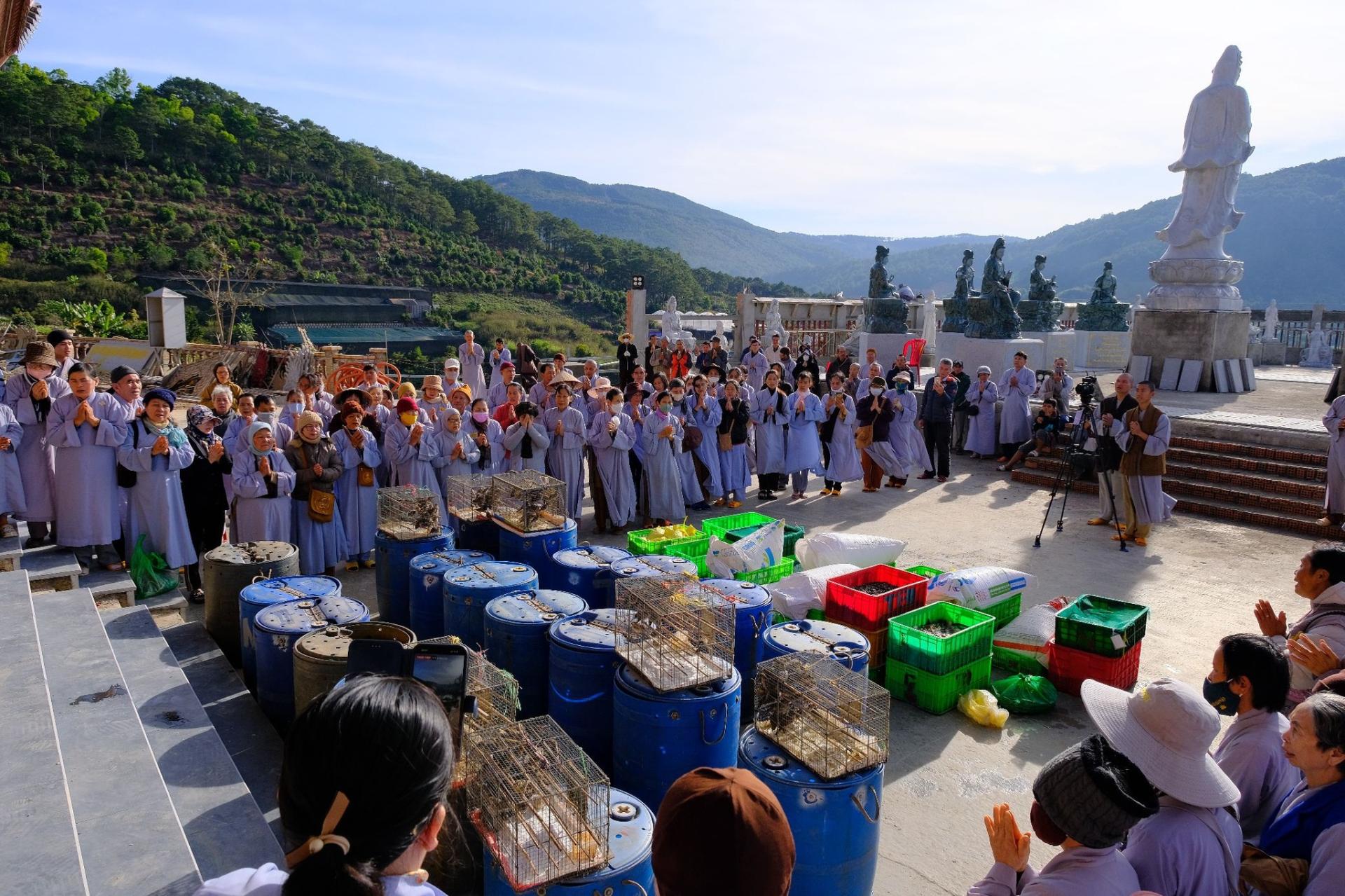 le-phong-sanh-le-tat-nien-ki-niem-25-nam-thanh-lap-chua-quan-the-am-nam-2024-20-12-giap-thin-al-chua-quan-the-am-duc-trong-lam-dong-6.jpg