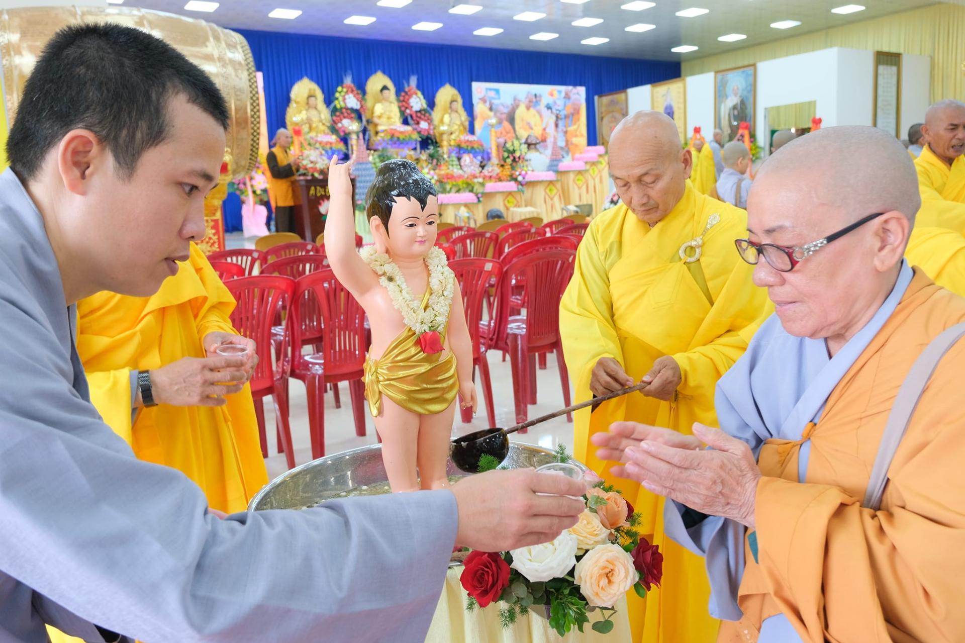 le-tam-phat-phat-dan-2024-chua-quan-the-am-chua-quan-the-am-duc-trong-lam-dong-21.jpg