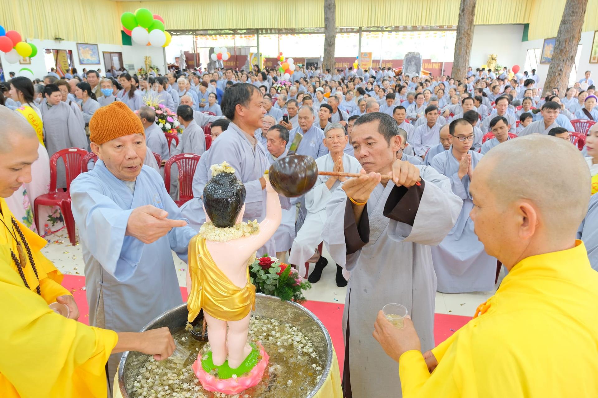 le-tam-phat-phat-dan-2024-chua-quan-the-am-chua-quan-the-am-duc-trong-lam-dong-28.jpg