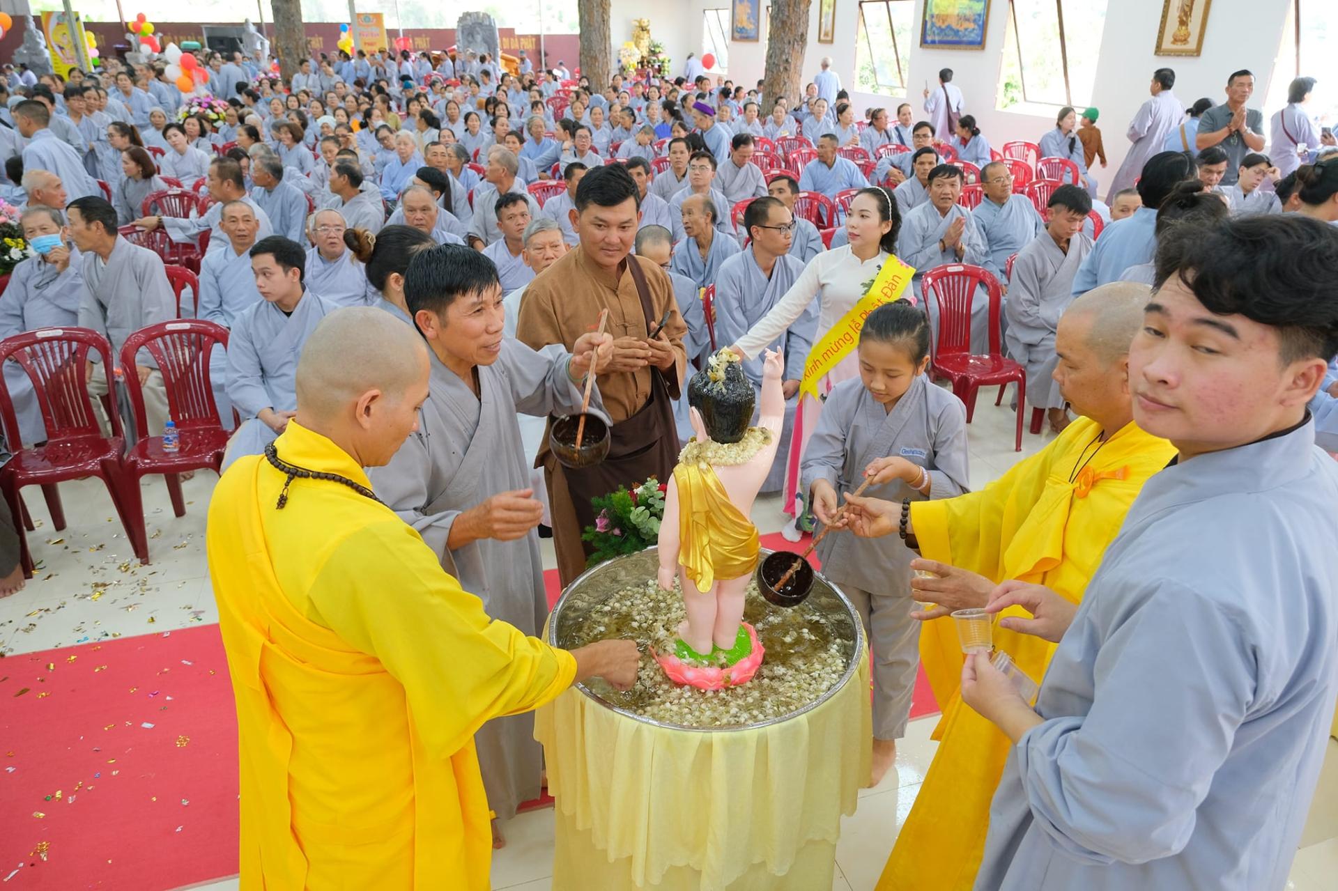 le-tam-phat-phat-dan-2024-chua-quan-the-am-chua-quan-the-am-duc-trong-lam-dong-34.jpg