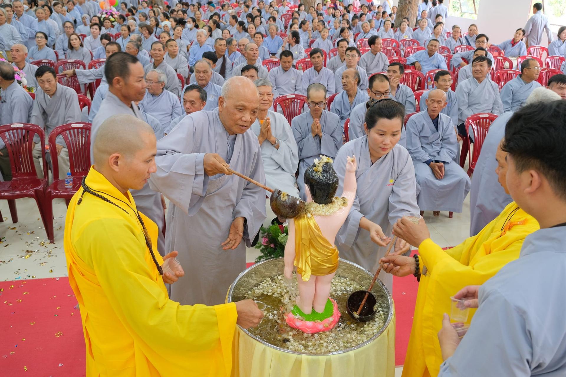 le-tam-phat-phat-dan-2024-chua-quan-the-am-chua-quan-the-am-duc-trong-lam-dong-37.jpg