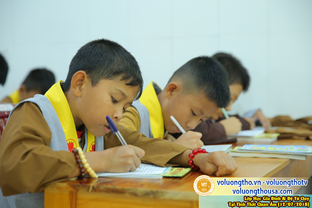 lop-hoc-giao-duc-gia-dinh-va-de-tu-quy-ngay-12-7-2018-chua-quan-the-am-duc-trong-lam-dong-11.jpg