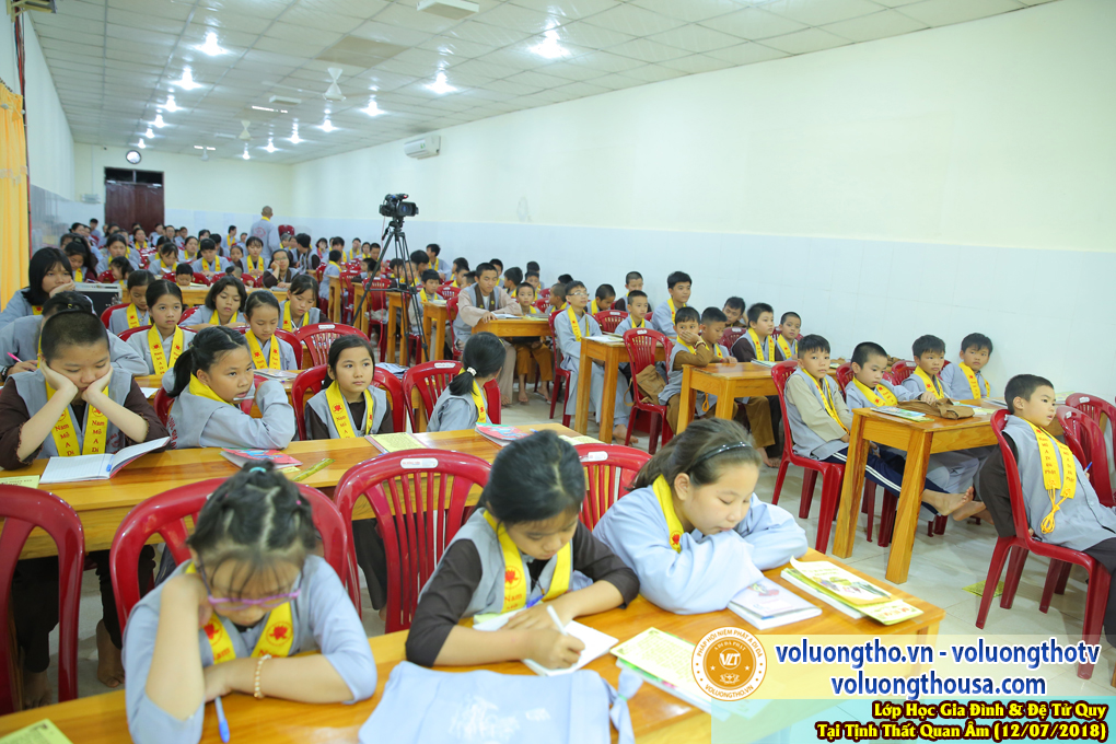 lop-hoc-giao-duc-gia-dinh-va-de-tu-quy-ngay-12-7-2018-chua-quan-the-am-duc-trong-lam-dong-16.jpg