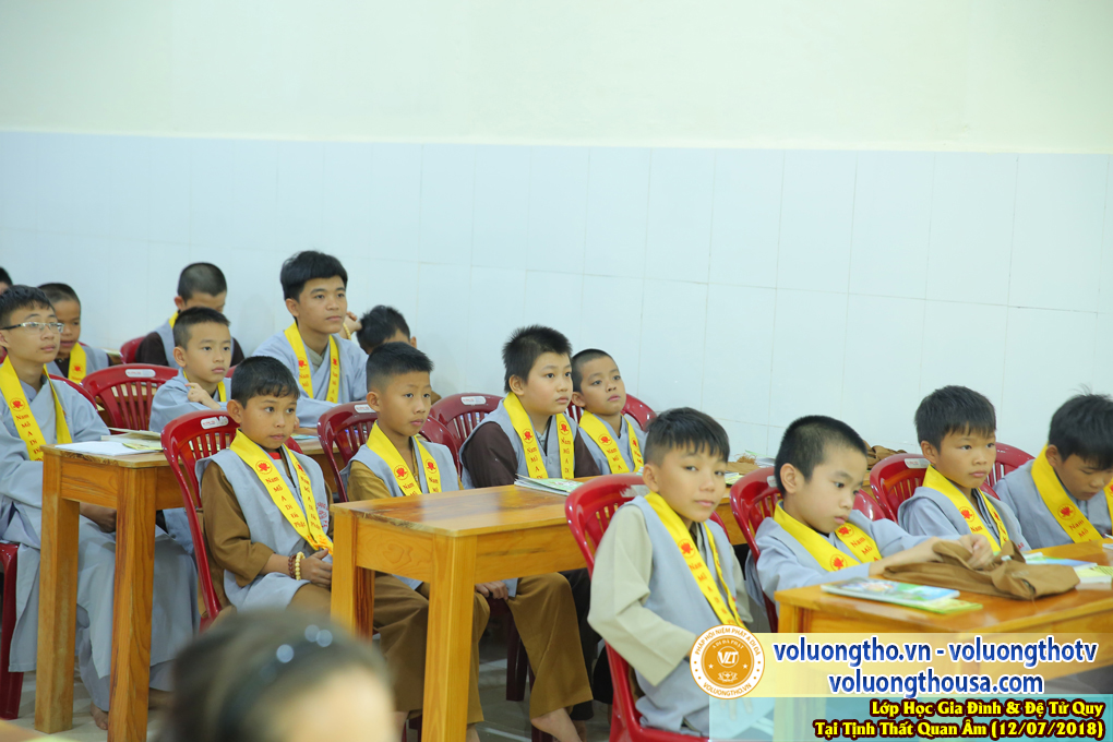 lop-hoc-giao-duc-gia-dinh-va-de-tu-quy-ngay-12-7-2018-chua-quan-the-am-duc-trong-lam-dong-17.jpg